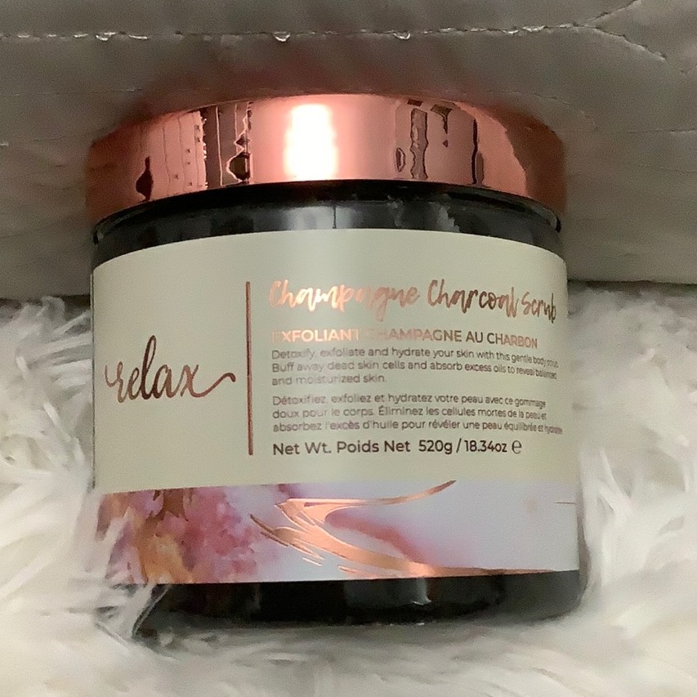 Manna Kadar Champagne Charcoal Scrub